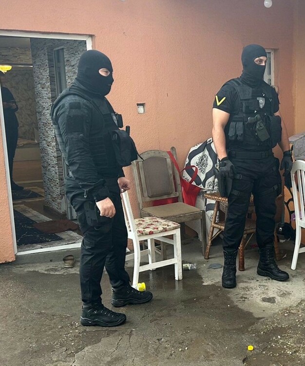 Седем души са задържани в столичния кв. „Христо Ботев“ при операция срещу разпространение на наркотици, съобщиха от МВР