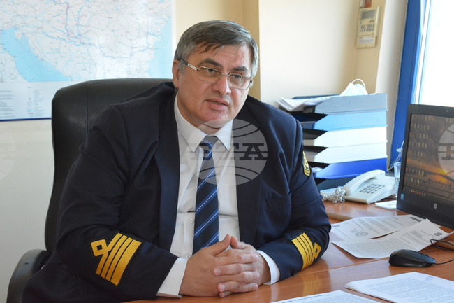 Ниското ниво на Дунава и войната намалиха с една трета броя на товарните кораби по реката
