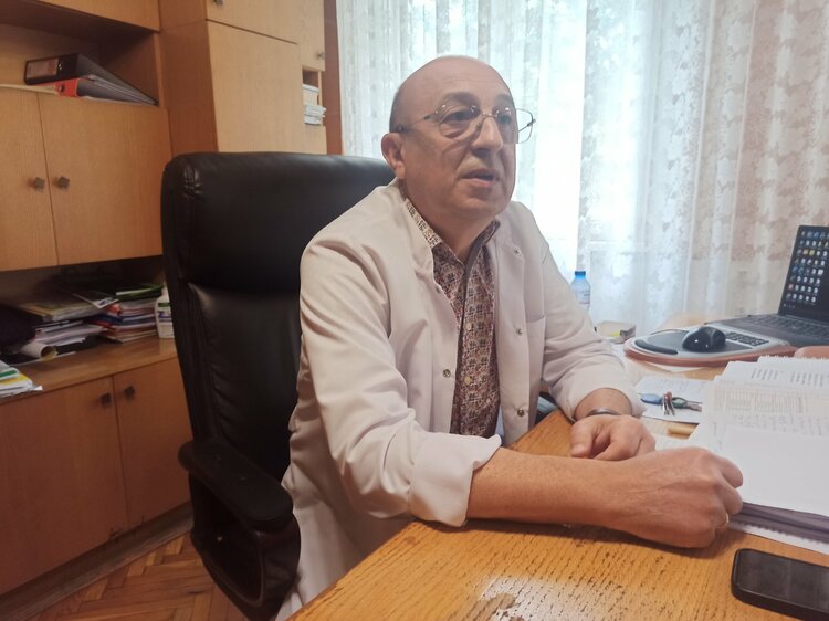 Транспортирането с хеликоптер на пациентката от Шумен се е наложило заради трудности в диагностиката, каза управителят на МБАЛ Шумен Димитър Костов