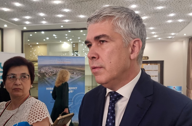 Ядрената енергетика остава основен приоритет за България, посочи служебният министър на енергетиката Владимир Малинов