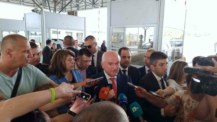 И трите пункта за преминаване между България и Турция ще бъдат разширени, каза служебният премиер Димитър Главчев