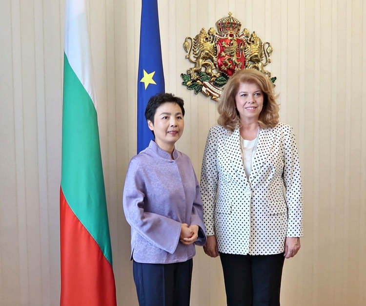 Има неизползван потенциал за сътрудничество между България и Китай, изтъкнаха вицепрезидентът Илияна Йотова и китайският посланик Дай Цинли