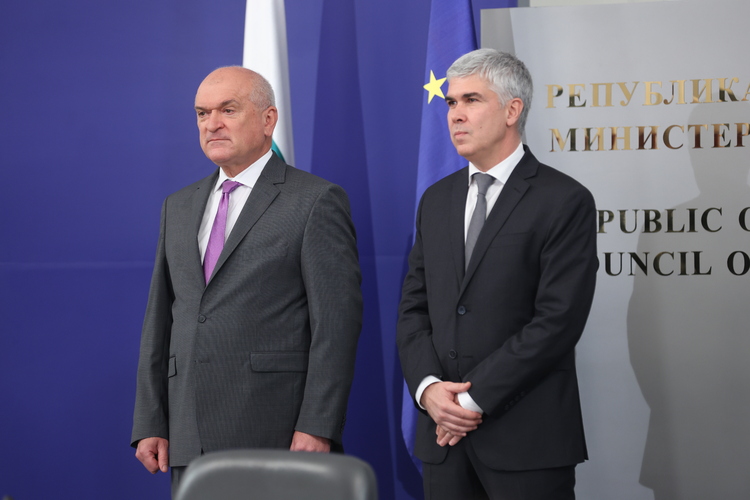 Поставя се началото на стратегическата инициатива Вертикален газов коридор, каза служебният премиер Димитър Главчев на официална церемония в МС
