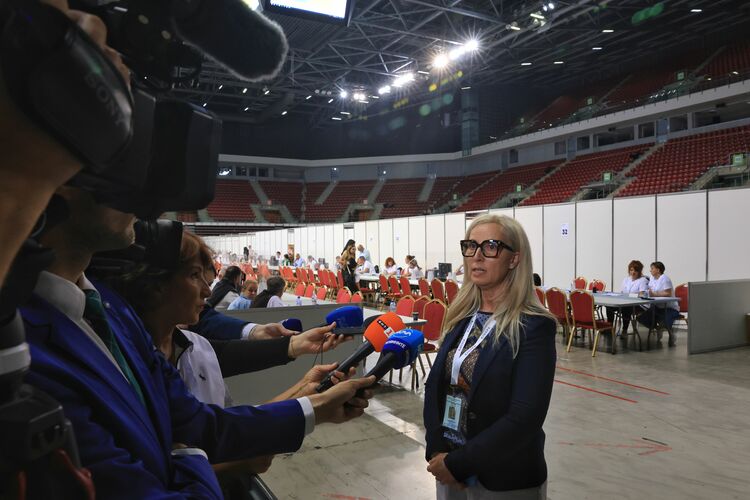 Почти всяка секционна избирателна комисия има сборни грешки, каза секретарят на 23-та Районна избирателна комисия Полина Витанова