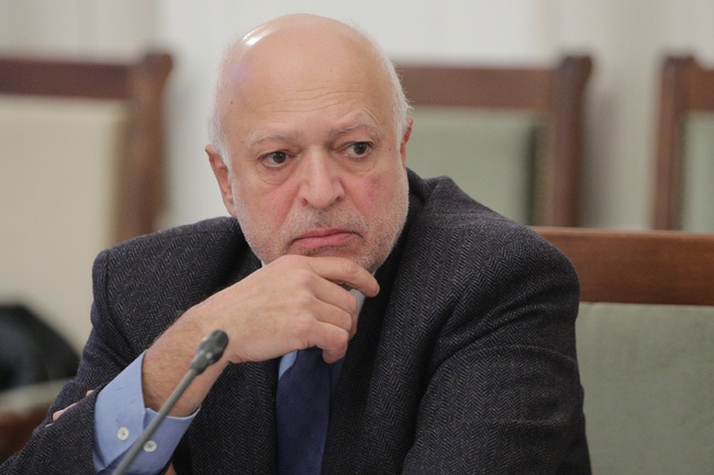 Министър Велислав Минеков обяви, че Националният дарителски фонд “13 века България” ще има ново ръководство