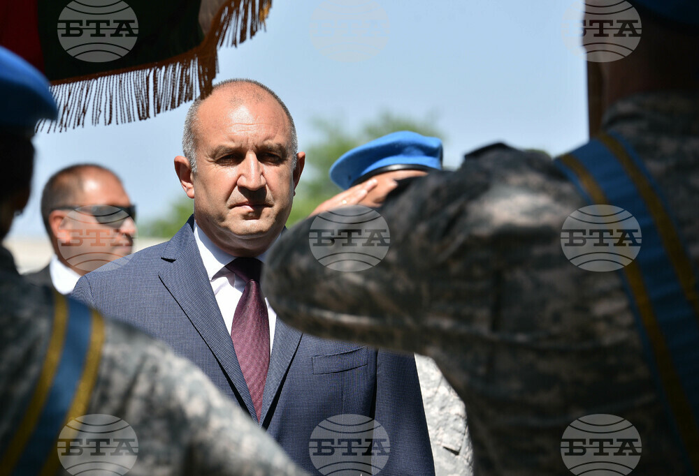 С тържествено посрещане на президента Румен Радев започна денят за високопоставени гости на съвместните бойни стрелби на полигона в Шабла