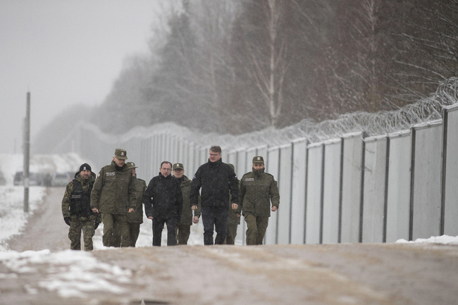 Беларус е въвел режим за безвизови пътувания с десетки страни за един месец, което безпокои Полша и Литва