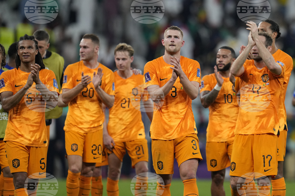 "Прекалено много се говори за човешки права, а дойдохме тук да играем футбол", недоволства селекционерът на Нидерландия Луис ван Гаал