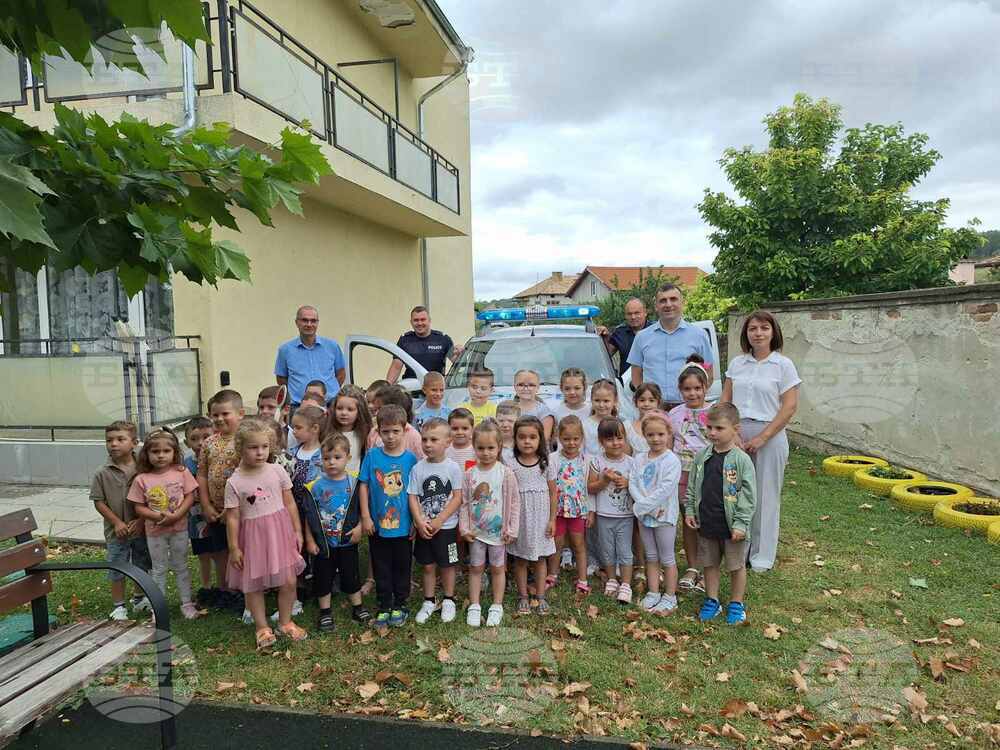 Деца от Цар Калоян участваха в инициатива за безопасно движение по пътищата, организирана от Областната администрация в Разград