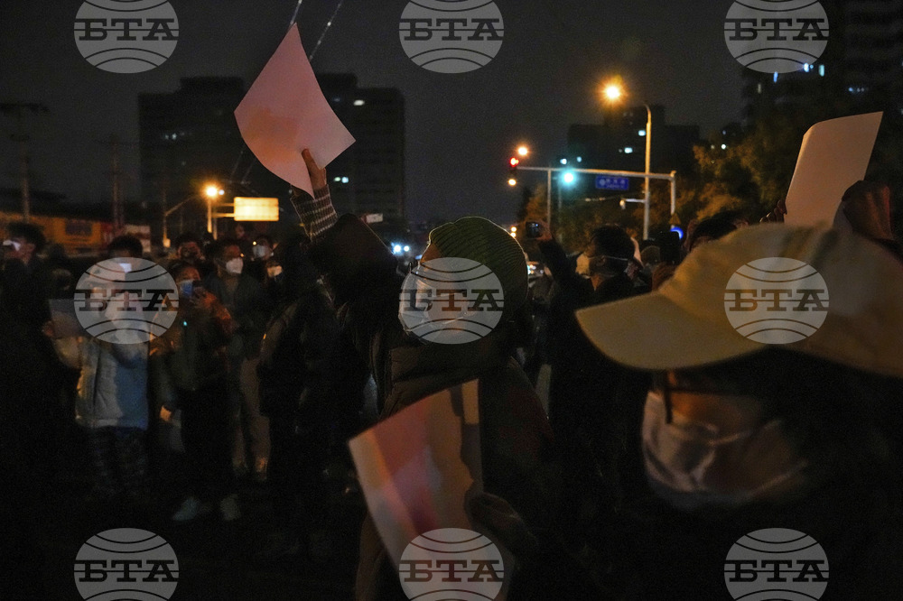 Демонстрациите в Китай са някак предреволюционни, пише британският в. "Индипендънт"