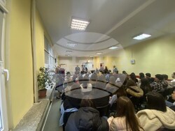 Снимка: Асоциация на прокурорите в България - Главният прокурор Иван Гешев към ученици от Езикова гимназия „Пейо Яворов“ в Силистра.