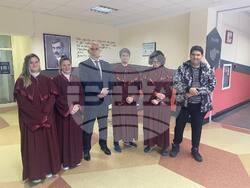 Снимка: Асоциация на прокурорите в България - Главният прокурор Иван Гешев към ученици от Езикова гимназия „Пейо Яворов“ в Силистра.