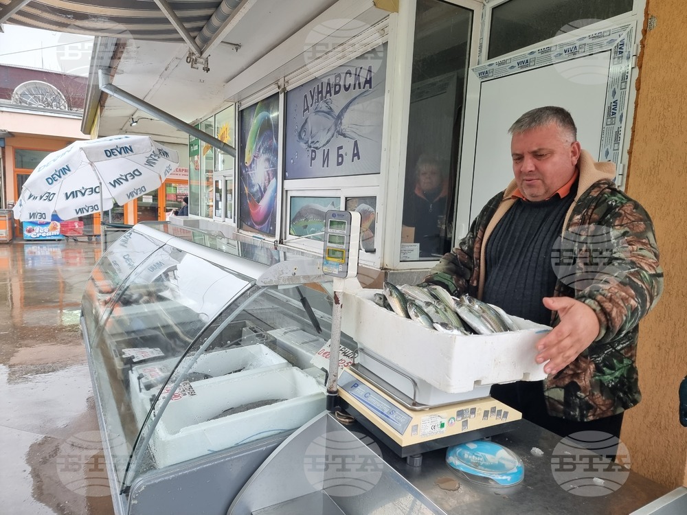 Търсенето на прясна риба в навечерието на Никулден в Разград е все още слабо