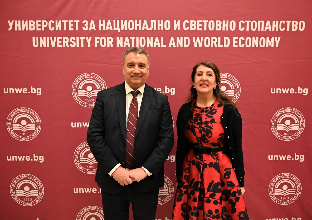 Първата двойна Executive MBA програма между УНСС и Northern Illinois University беше представена в Посолството на САЩ в България