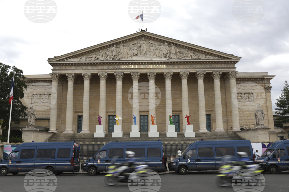 Френските акции се обезцениха най-силно от шест седмици след оставката на премиера Себастиан Льокорню