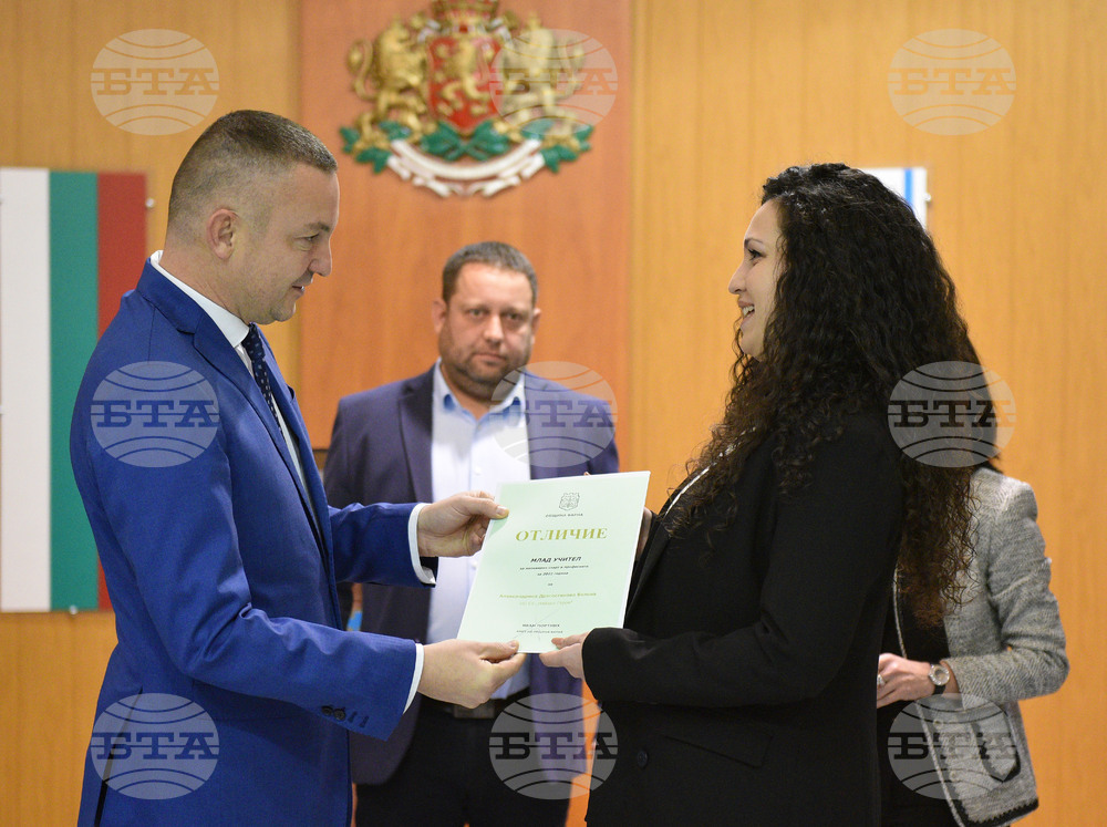 Община Варна награди 11 млади учители за мотивиран старт в професията