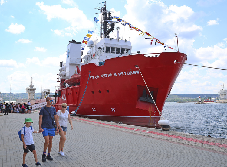 NIK 421 sailed from Varna on her third expedition to Antarctica