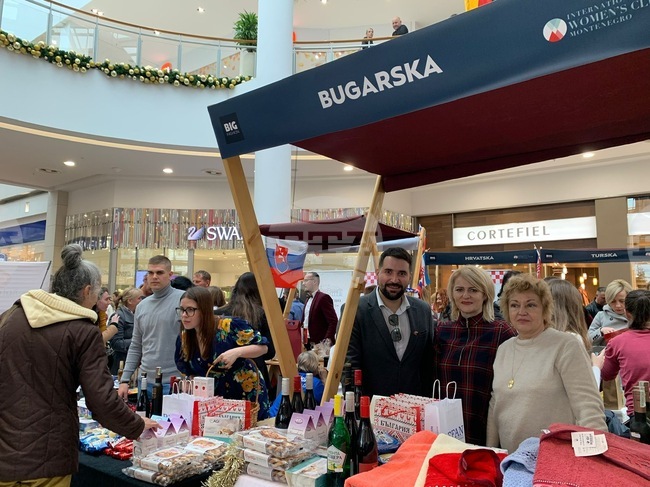 Посолство на Република България в Черна гора: Българско участие в Благотворителен дипломатически коледен базар в Подгорица