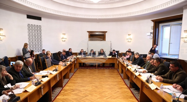 Временната комисия за недостига и високите цени на дървата за огрев изслушва директорите на държавните предприятия и на регионалните горски дирекции