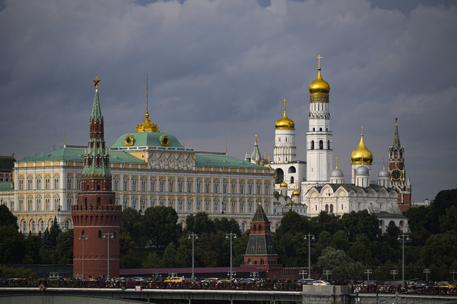 Владимир Путин обсъжда ситуацията в Украйна с емира на Катар