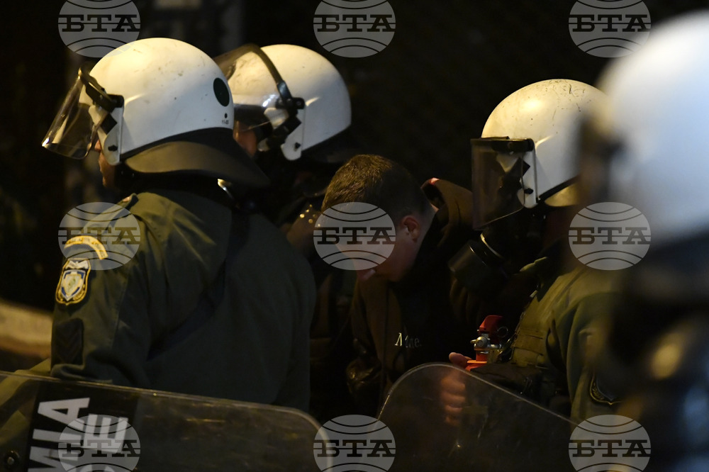 Сблъсъци между роми и полицията в Гърция след смъртта на младеж, прострелян от полицай