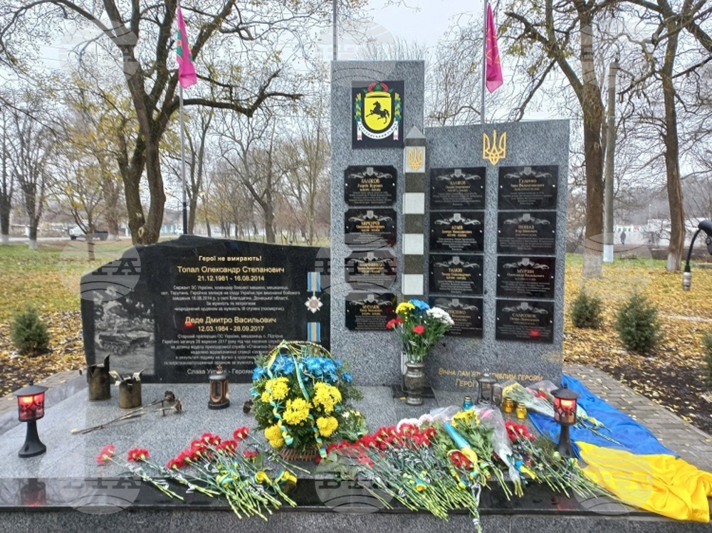 Четири мемориални плочи на загинали войници бяха открити в Тарутино