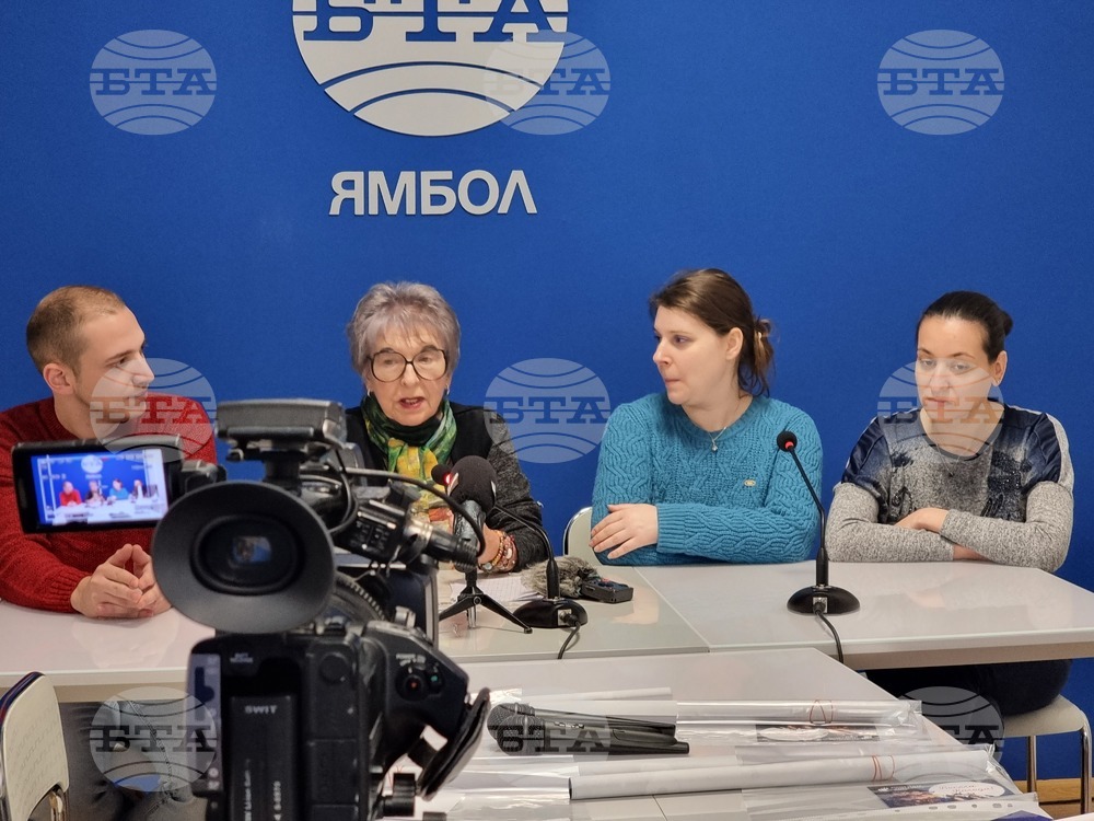 Трима млади актьори участват в премиерния коледен спектакъл на Държавния куклен театър в Ямбол