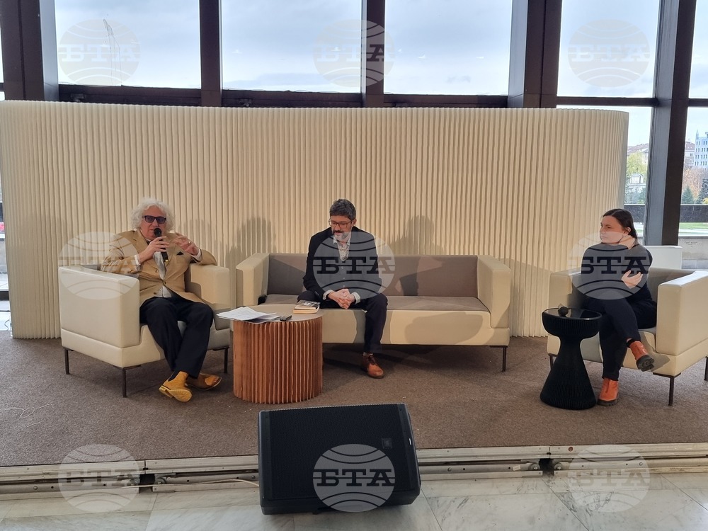 „Преди да измият кръвта“ е първата в световната литература стихосбирка за войната в Украйна