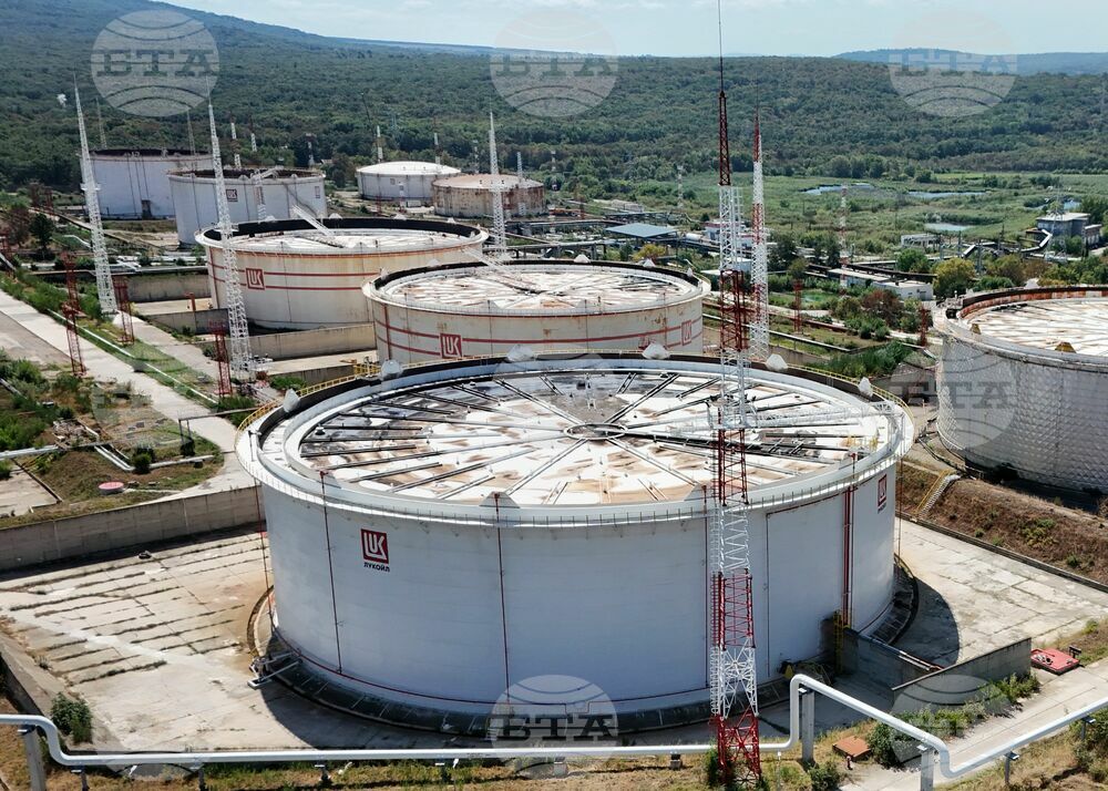 КЗК образува производство срещу "Лукойл Нефтохим Бургас" АД и "Лукойл-България" ЕООД за евентуални нарушения