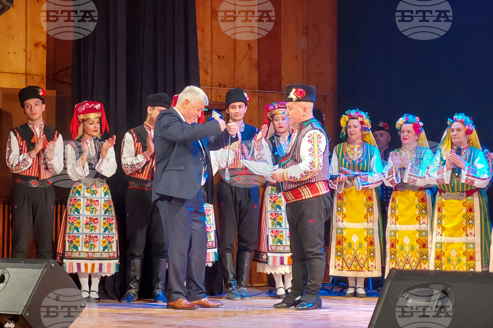 „Кристално огърлие“ на Съюза на българските музикални и танцови дейци получи музикалният ръководител на ПФА „Добруджа“ Живко Желев