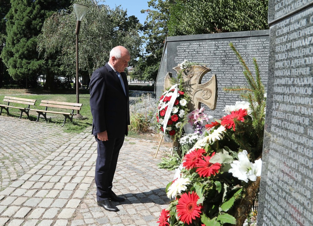 PM Glavchev Honours Memory of Victims of Totalitarian Regimes