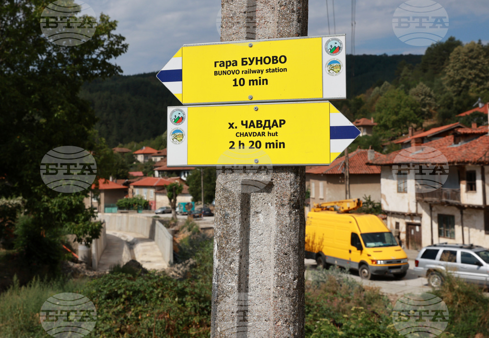 Заради катастрофирал мотоциклетист движението в района на село Мирково, Софийска област, се осъществява двупосочно в едната лента