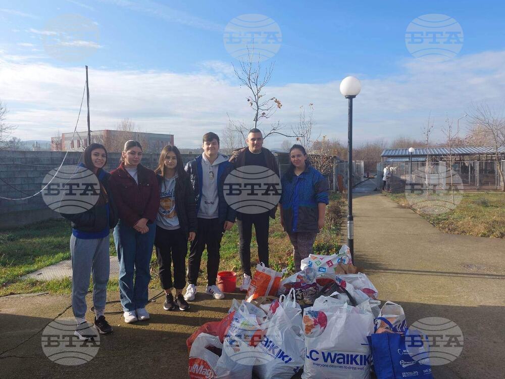 Ученици от Търговище дариха одеяла на Общинския приют за кучета в Търговище