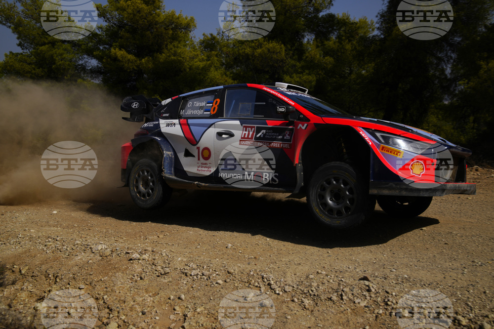 От Тенак води в Рали Португалия след петъчните състезания в WRC