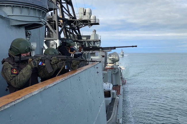 Русия започна учения в Арктика с 20 кораба и 1500 военнослужещи