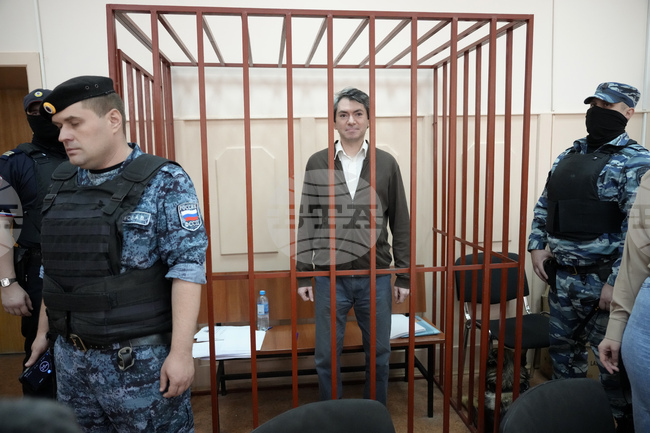 Независимо руско движение за наблюдение на изборите обяви, че спира работа, след като съпредседателят му бе осъден през май