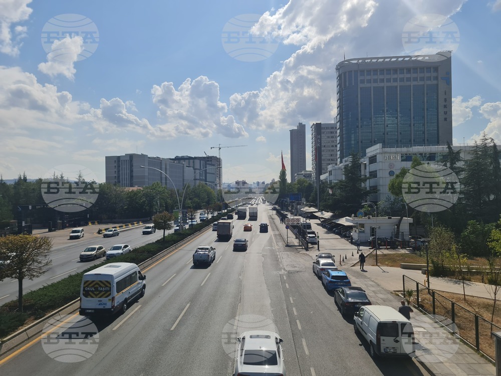 Стачка на автобусни шофьори в Истанбул предизвика струпване по спирките сутринта, но по-късно бе прекратена след споразумение с общината