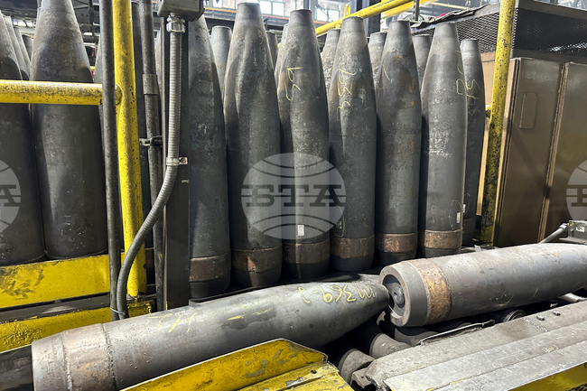 Украйна е получила от началото на годината 850 000 едрокалибрени боеприпаса в рамките на чешката инициатива