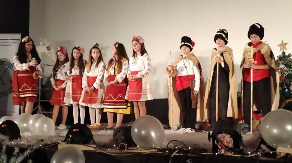 Деца от неделното училище „Паисий Хилендарски“ в Атина представиха празничен спектакъл