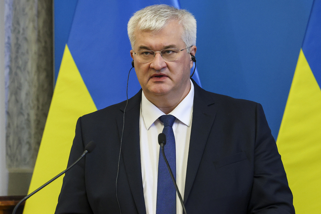 Украйна експулсира двама унгарски дипломати след обвинения в шпионаж