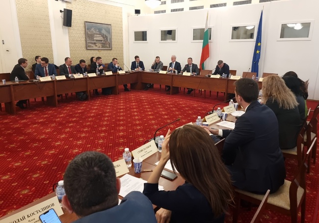 Комисията по енергетика в НС одобри закриването на Държавно предприятие "Държавна петролна компания" на първо четене