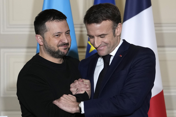 Macron and Zelensky discuss military aid to Ukraine