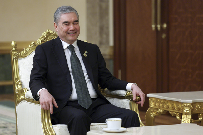 Френският президент Макрон приема Гурбангули Бердимухамедов в Елисейския дворец