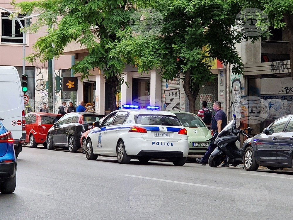 Гръцките власти арестуваха осем души, сред които четирима полицаи, по подозрение в корупция и трафик на наркотици в Атина и на о. Миконос