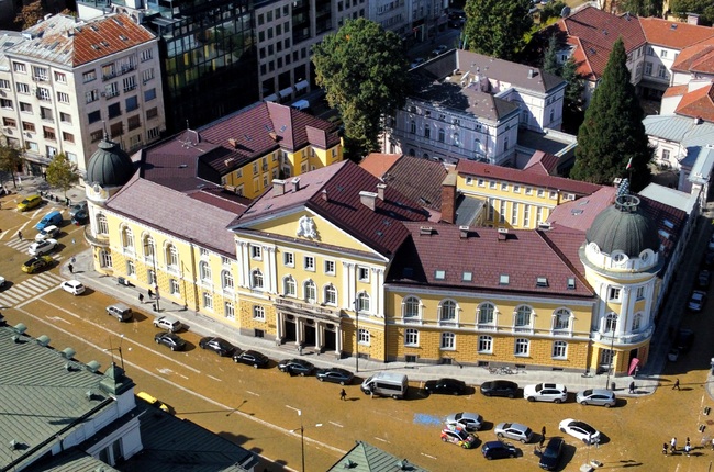КЗК образува производства срещу БАН и Български пощи по жалби