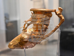 САЩ - Лос Анджелис - изложба - Панагюрско златно съкровище