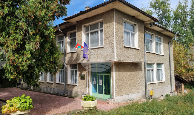 Местните хора в омуртагското село Плъстина се обединяват, за да възстановят имот, изгорял при пожар