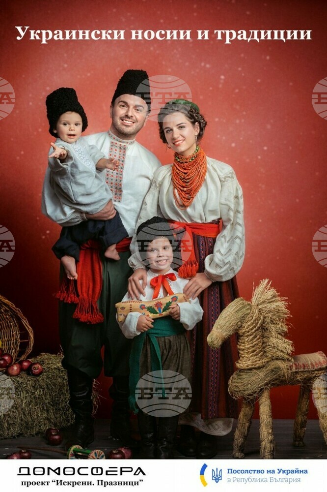 Гостуваща фотоизложба представя украински носии и традиции в Етнографския музей в Бургас