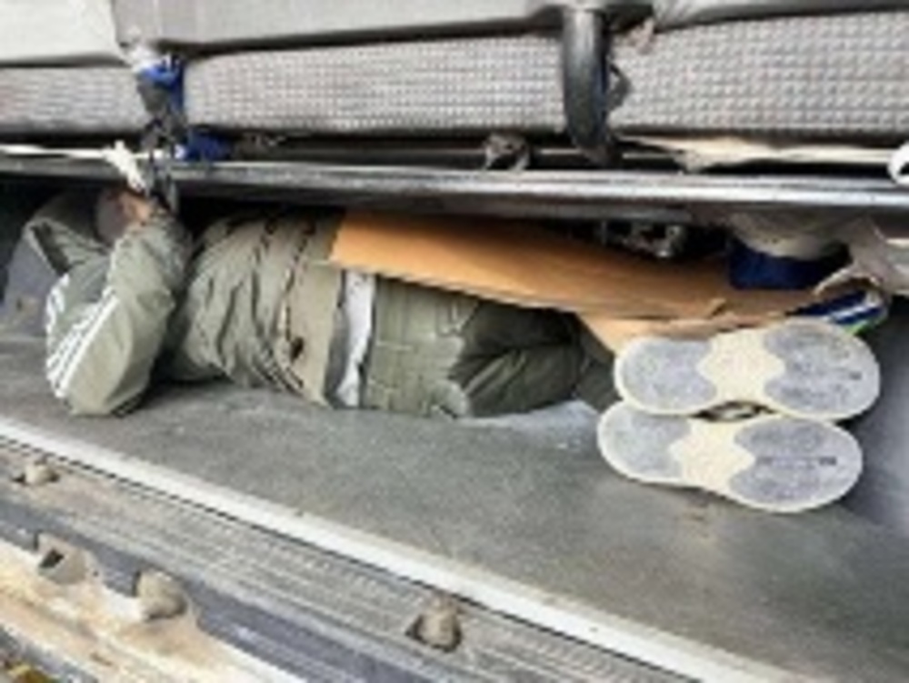 Border Police Detain Two Illegal Migrants Hidden in Van at Kapitan Andreevo Checkpoint