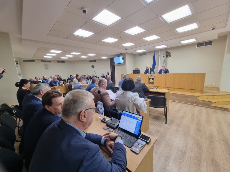 Pleven Municipal Council held an extraordinary meeting to discuss changes in the Municipality's investment program